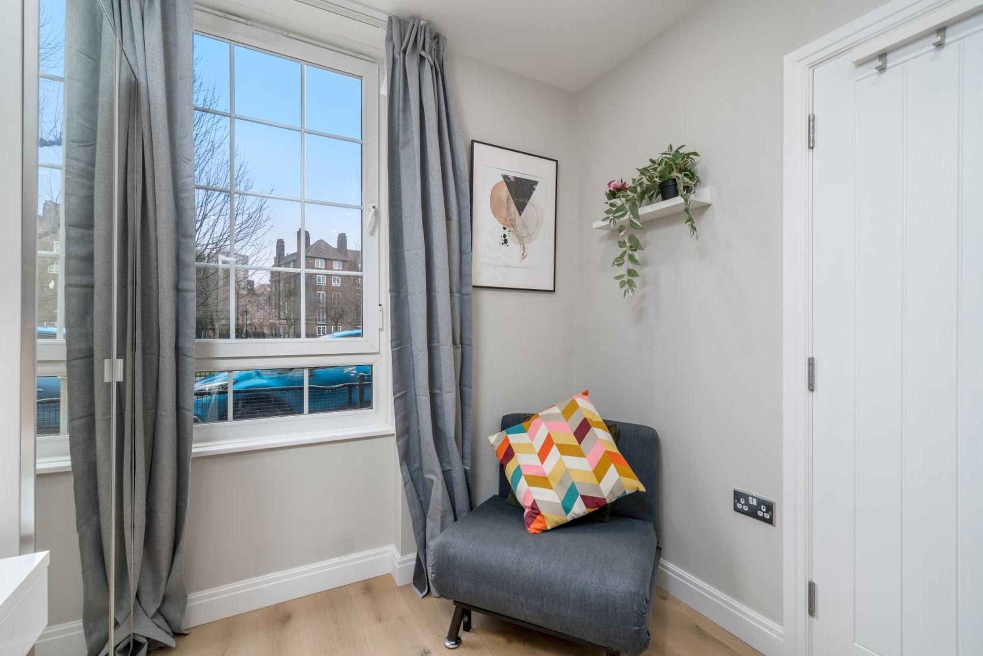 Tabard House Bridge In Of Apartment *